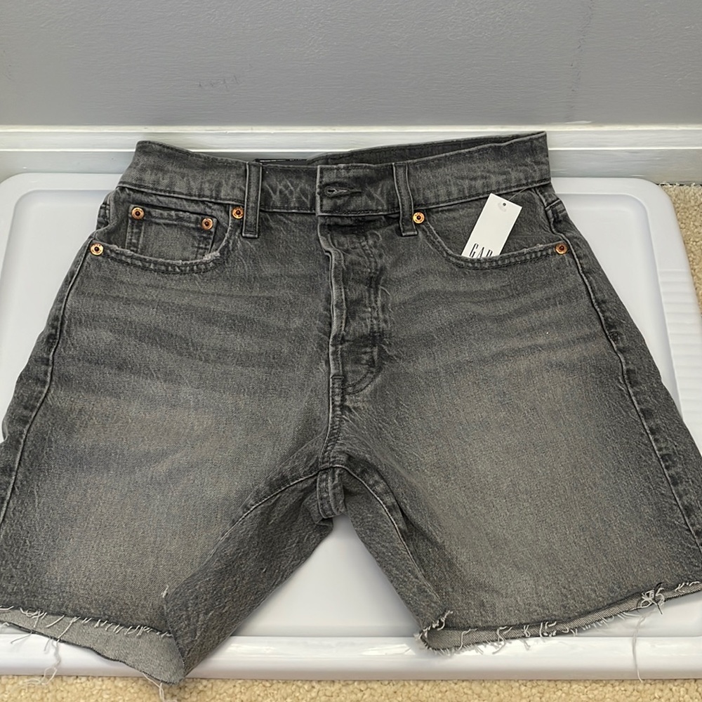 Gap cheeky midi short | high rise